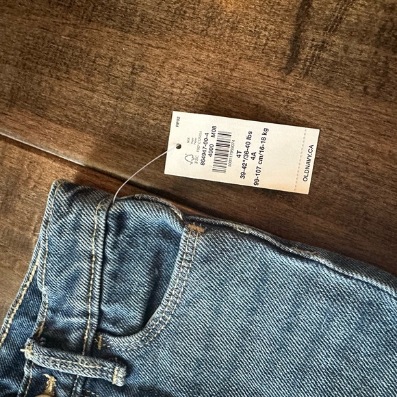 Old navy toddler denim shorts NEW - Picture 2 of 3